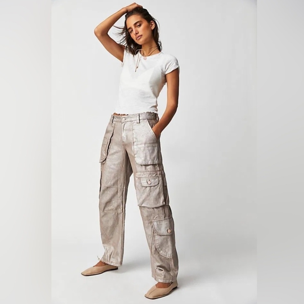 NWOT We The Free Lap Of Luxury Metallic Cargo Barrels. Size 27.